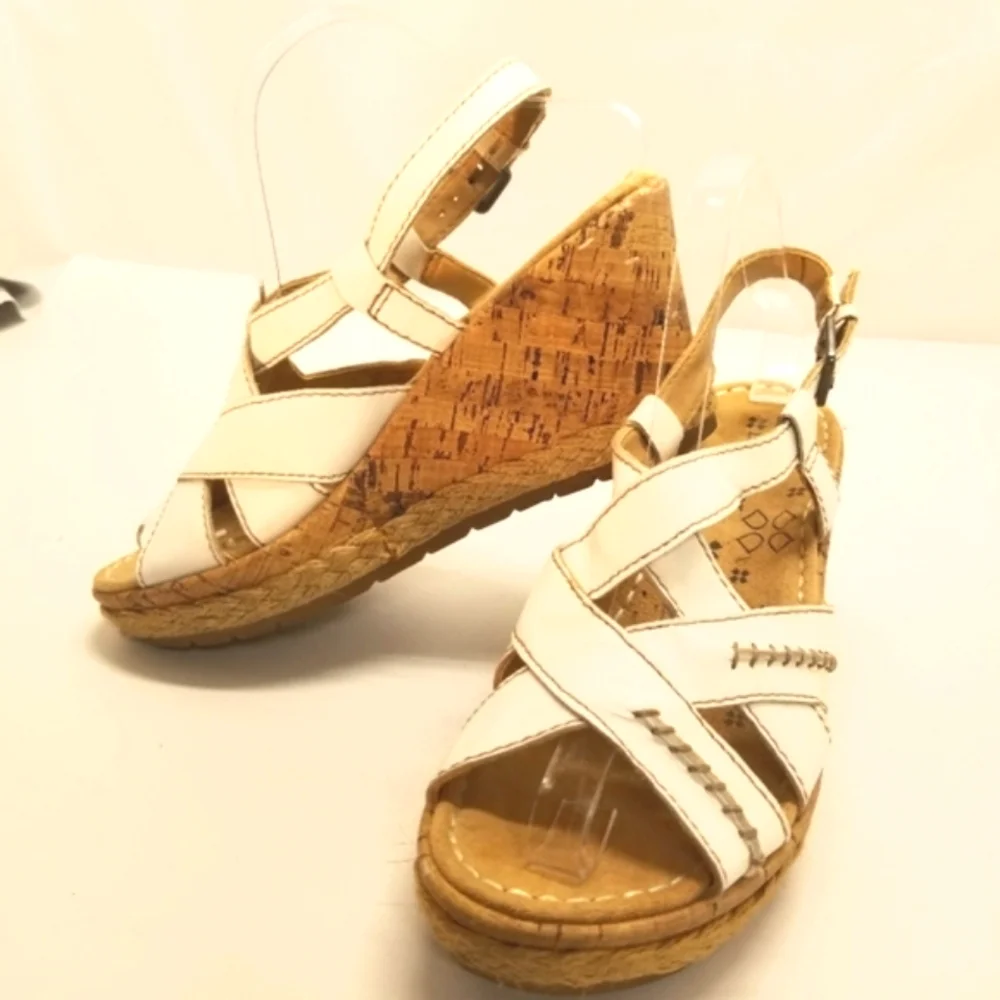 Naturalizer Norma Womans Size 8M White Leather Wedge Heel Sandal  Sling Back